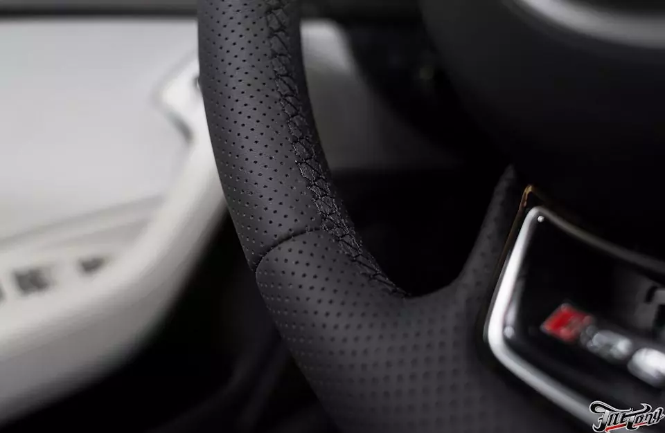 Audi RS6. Оклейка кузова, ламинация карбоном, пошив потолка и руля. Part I.